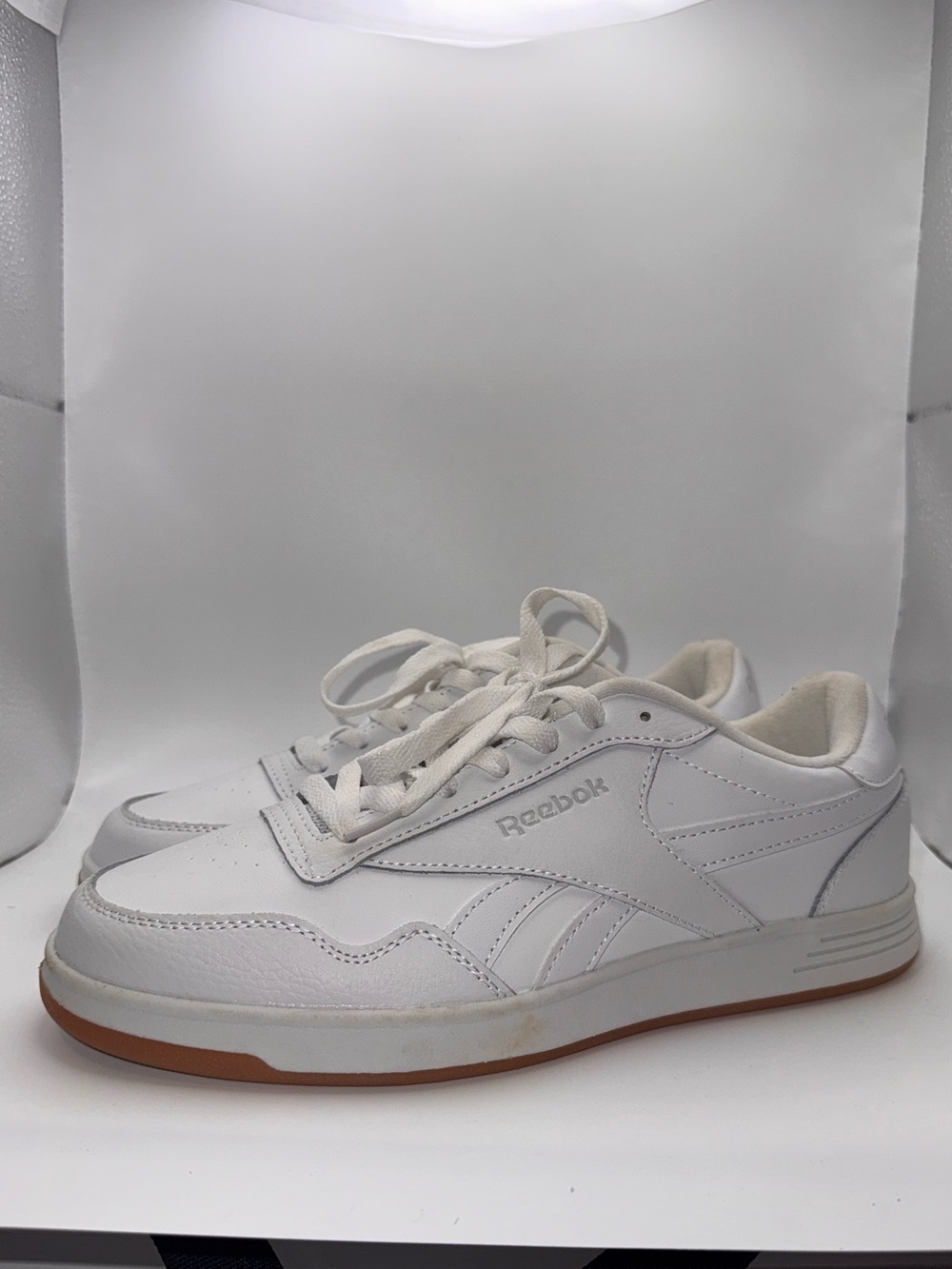 Reebok White Leather Low-Top Sneakers. Size 8.5